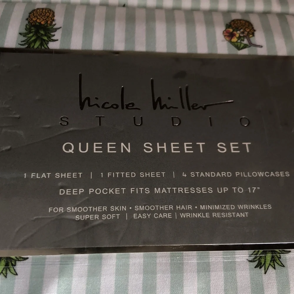 Nicole Miller Pineapple Stripe Queen Sheet Set in Mint and White